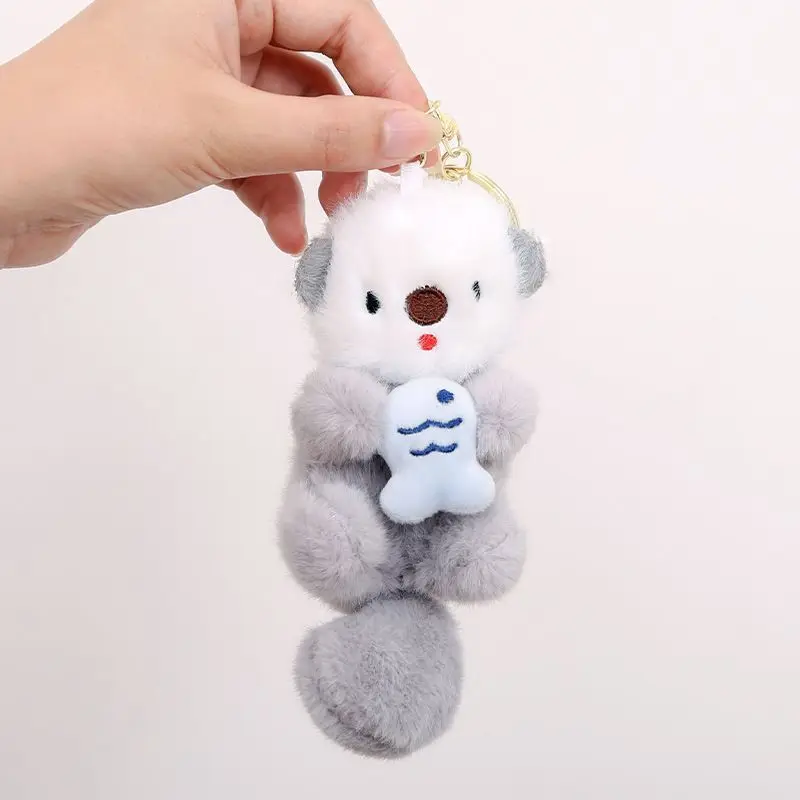 Niedliche Plüsch-Otter mit Fisch Schlüsselanhänger Stylischer Rucksack-Schlüsselring Liebenswertes Tier-Schultaschen-Schlüsselanhänger Spielzeug Schülergeschenk – Detail 5