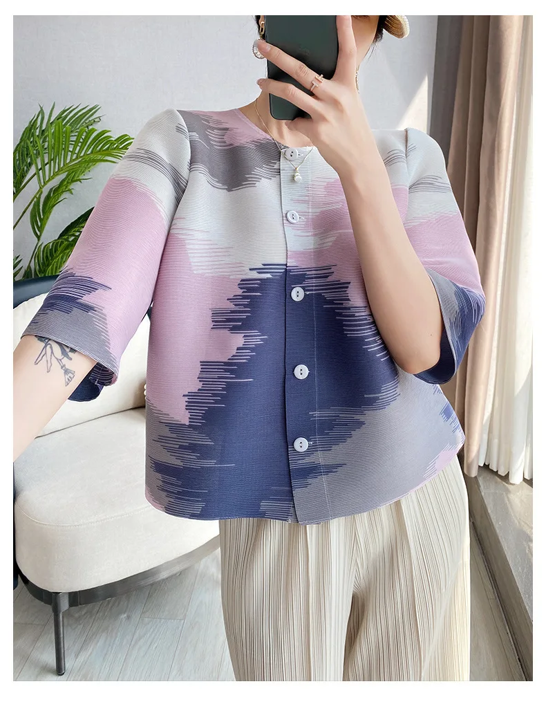 

Pleated 2022 Short sleeve summer large print blouse Women's short top