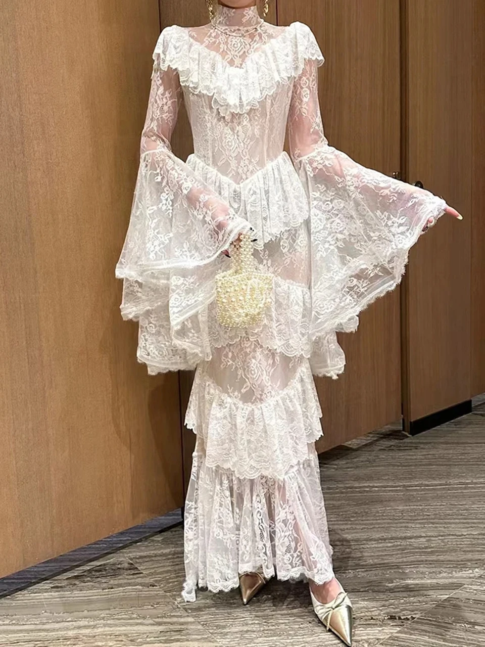 Maßgeschneiderte Elegante Weiße Spitzen-Meerjungfrauenkleider mit Hohem Kragen und Illusions-Design, Lange Ärmel, Abendkleider 2026, Glockenärmel-Partykleider – Detail 9