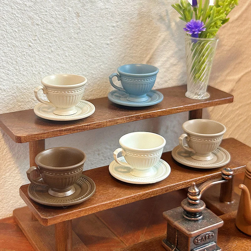 2Pcs 1/6 1/12 Dollhouse Miniature Dining Ware Mini Vertical Pattern Coffee Cup Plate Set Toy Model Doll House Accessories