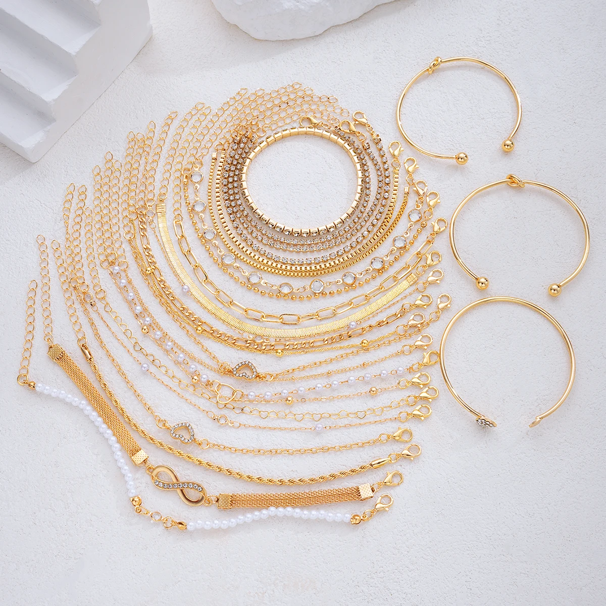 Fashion Minimalist Zircon Bracelet Sets for Women Vintage Elegant Heart Snake Chain Layered Bracelets Birthday Vacation Jewelry 5