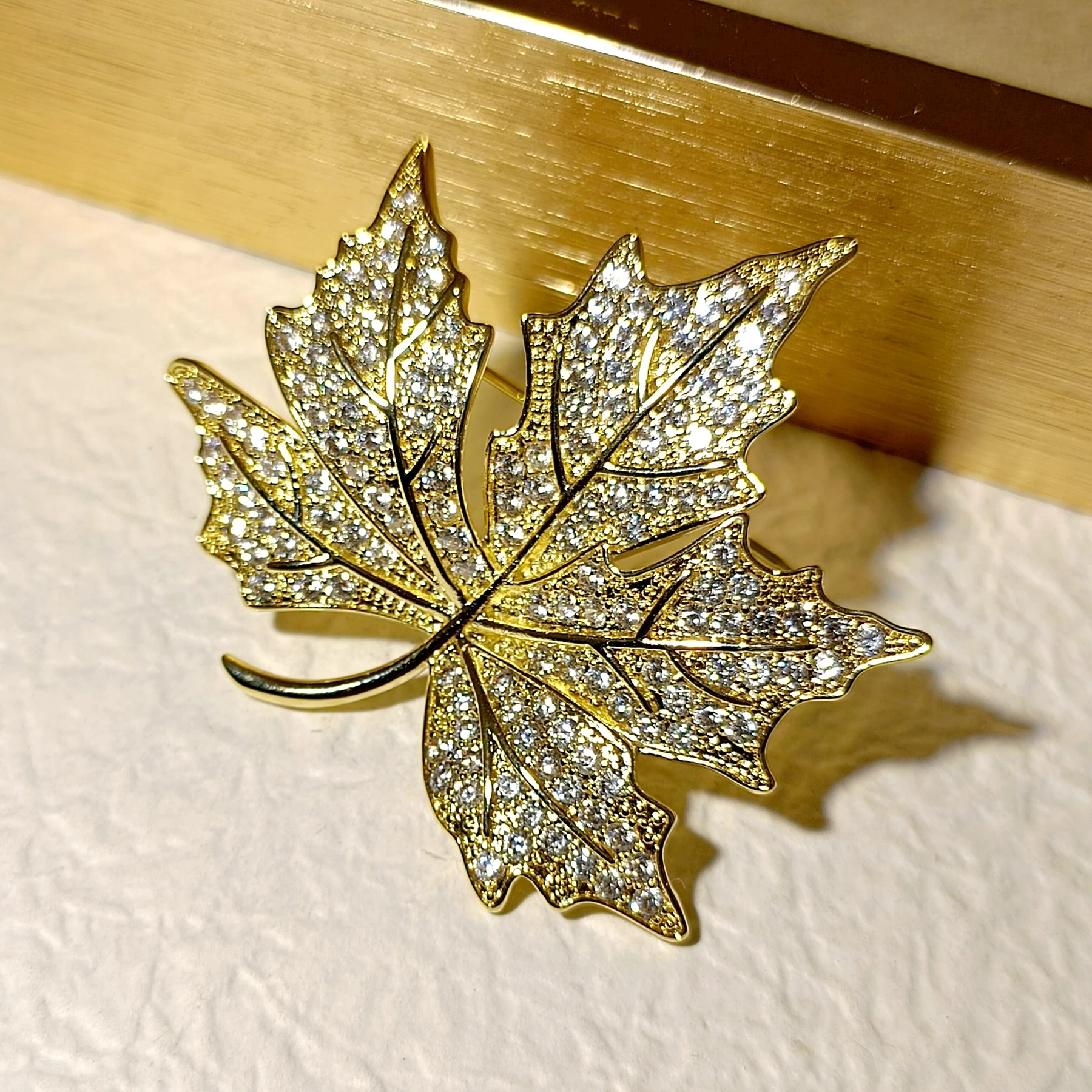 Shiny Micro Pave Clear CZ Gold Maple Leaf Brooch Canadian Maple Leaf Pin Queen Jewelry