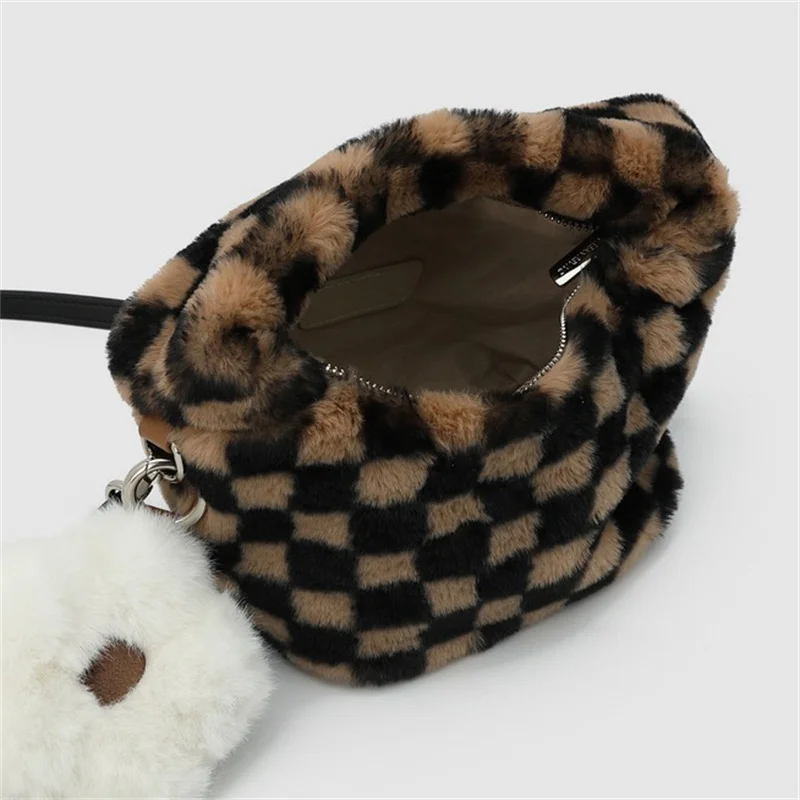 Women\'s Chequered Design Luxury Fur Handbag High Quality Faux Fur Handbag Fashion Large Capacity Soft Handle Handbag