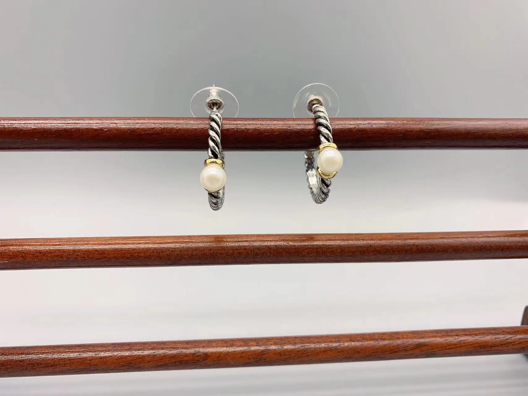 Le Han Jewelry Silver Cable Hoop Earrings With White Mother Pearl 28 MM