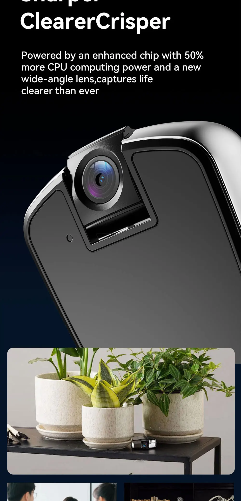 كاميرا صغيرة موضوعة على الطاولة، تظهر تصميمًا مربعًا مدمجًا.