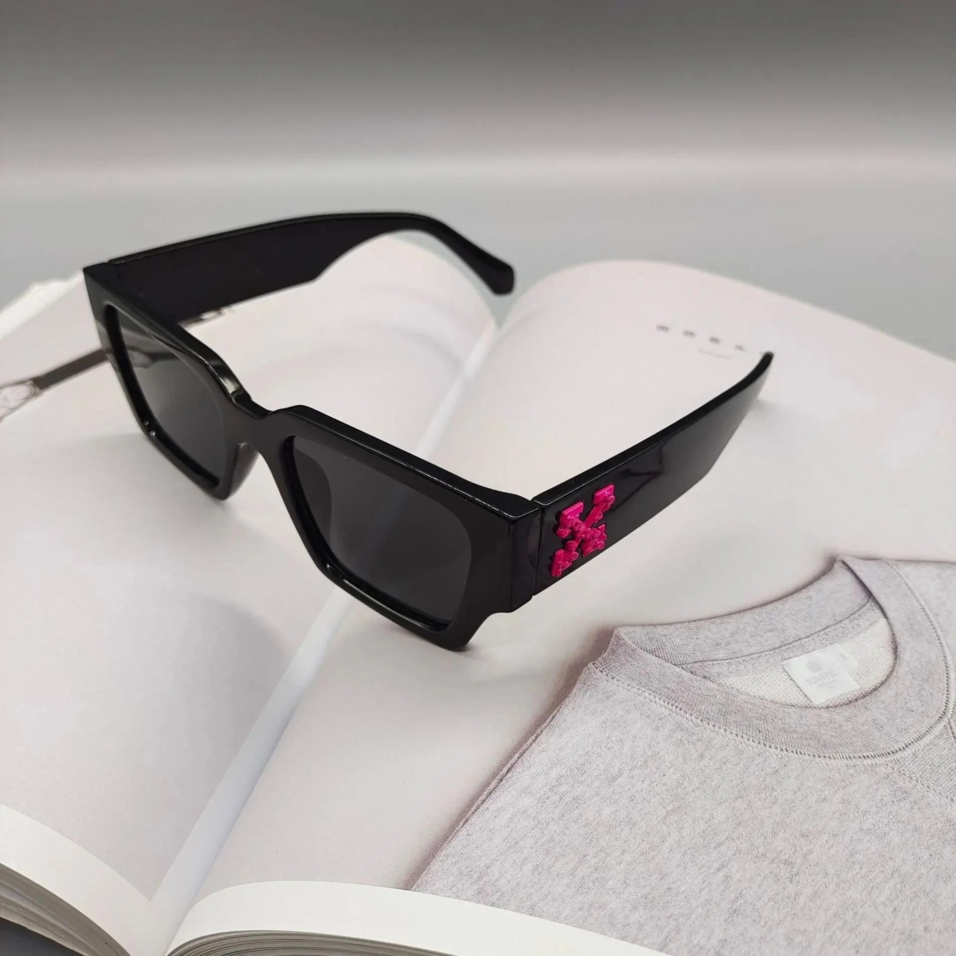 Black frame Rose Red