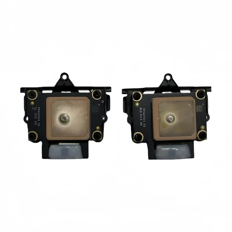 Détail du module GPS d'origine pour DJI Mini 4K, avec étiquette et numéro de série.