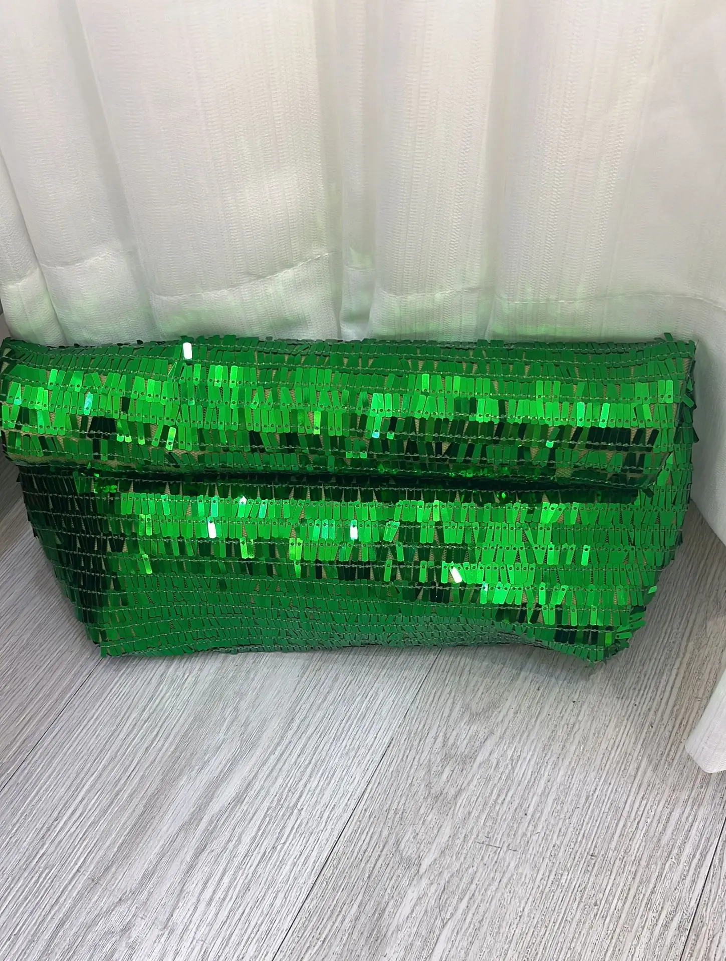 حقيبة سهرة نسائية فضية صغيرة بتصميم فاخر، مزينة با...