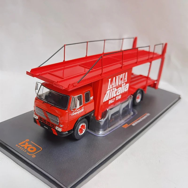 イクソ 1/43 フィアット 673 トランスポーター 1976 アリタリア イクソ 1/43 フィアット 673 レーシングトランスポーター 1976