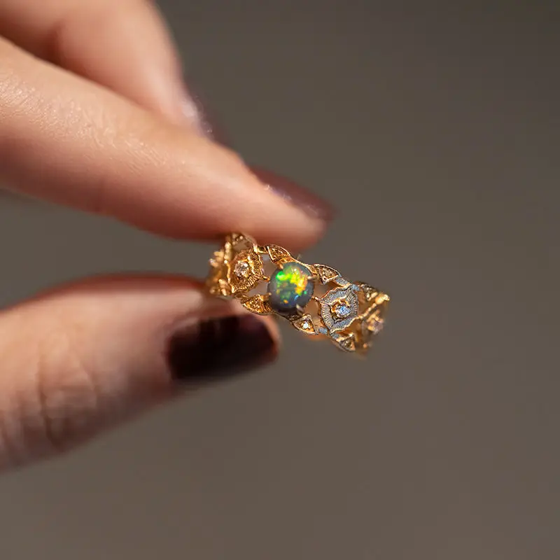 Originality Inlaid Shiny Crystal Court Style colour Opal rings for women Retro Star Light Luxury Jewelry Engagement gift