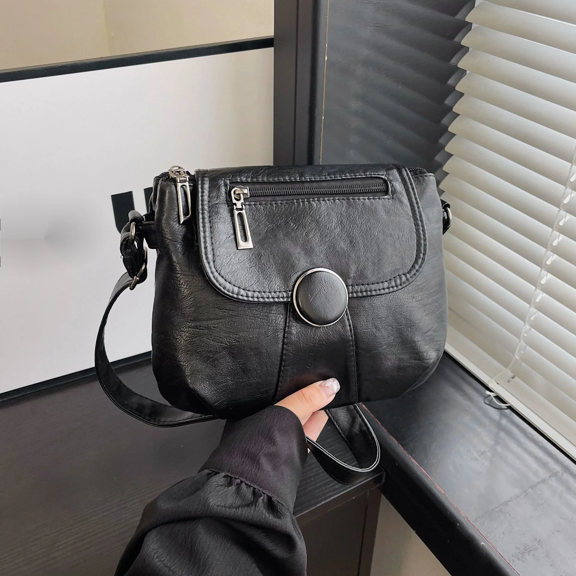 This Year's Popular Bags Are Women's New Fashionable And Versatile Single Shoulder Small Square Bags High-end Crossbody Bags_voghion.com