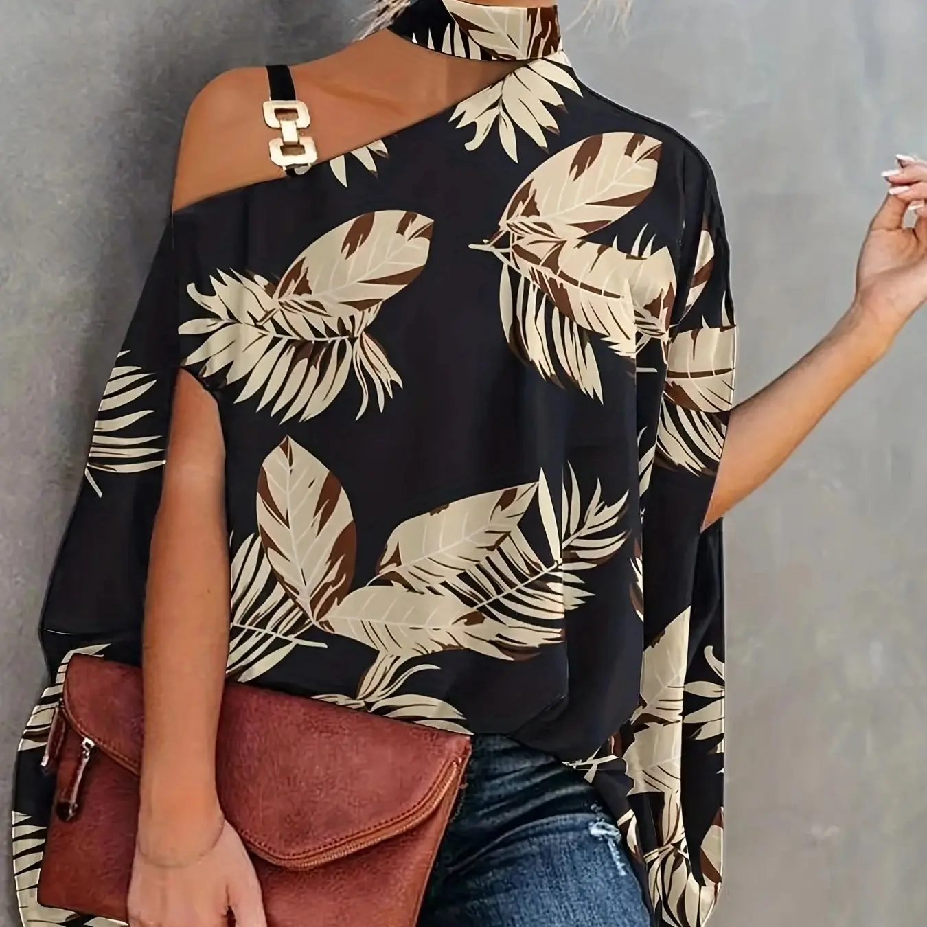 بلوزة نسائية بأكمام جناح الخفاش مطبوعة برقبة دائري...