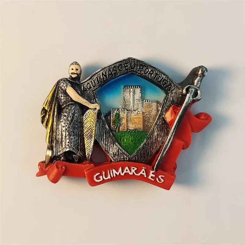 S8663eee7cc964a0ea2740cc528de3b8aS Ímã de Geladeira 3D Guimarães Portugal — Lembrança Turística Pintada à Mão