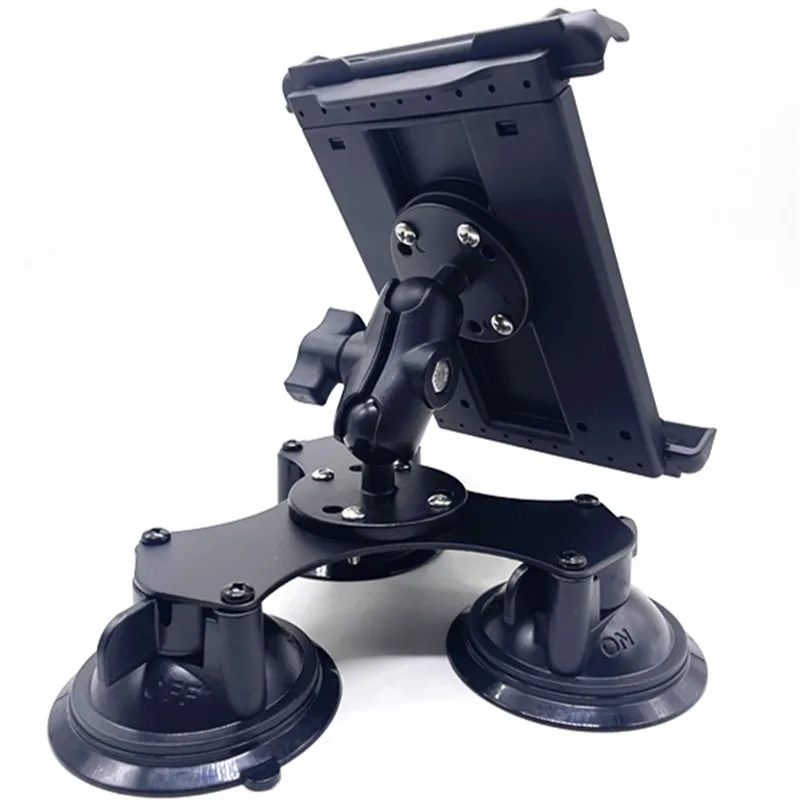 Support antenne radiocommande avec ventouse triple installé sur le toit d'une voiture RC, prêt pour une utilisation tout-terrain.
