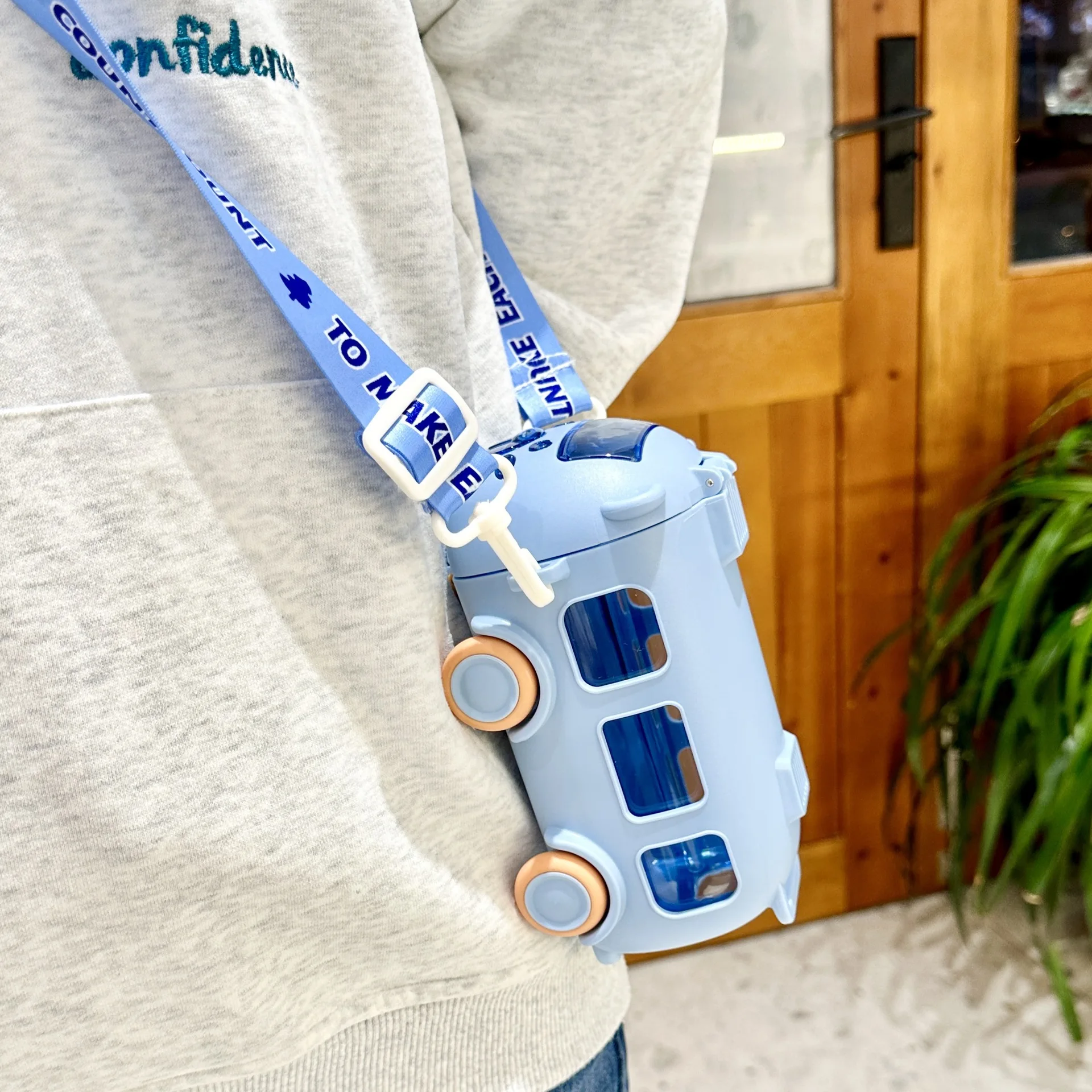 1PC 500ML Cartoon Toy Bus Straw Cup Large Capacity Plastic Mug for Summer Drinkware Water Bottles Children  Bounce Kettle