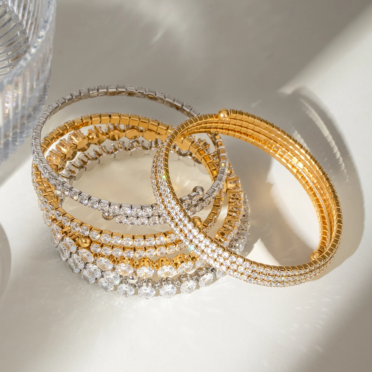 Luxurious 6-Piece Emerald Zircon Bangle Set