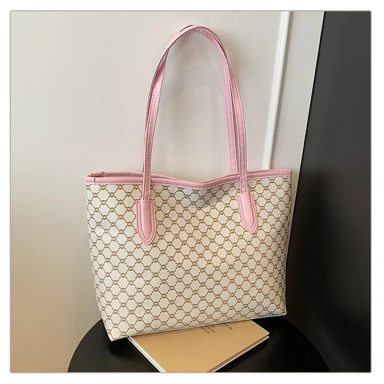 Spacious Women's Tote Bag - Trendy Single Shoulder Design