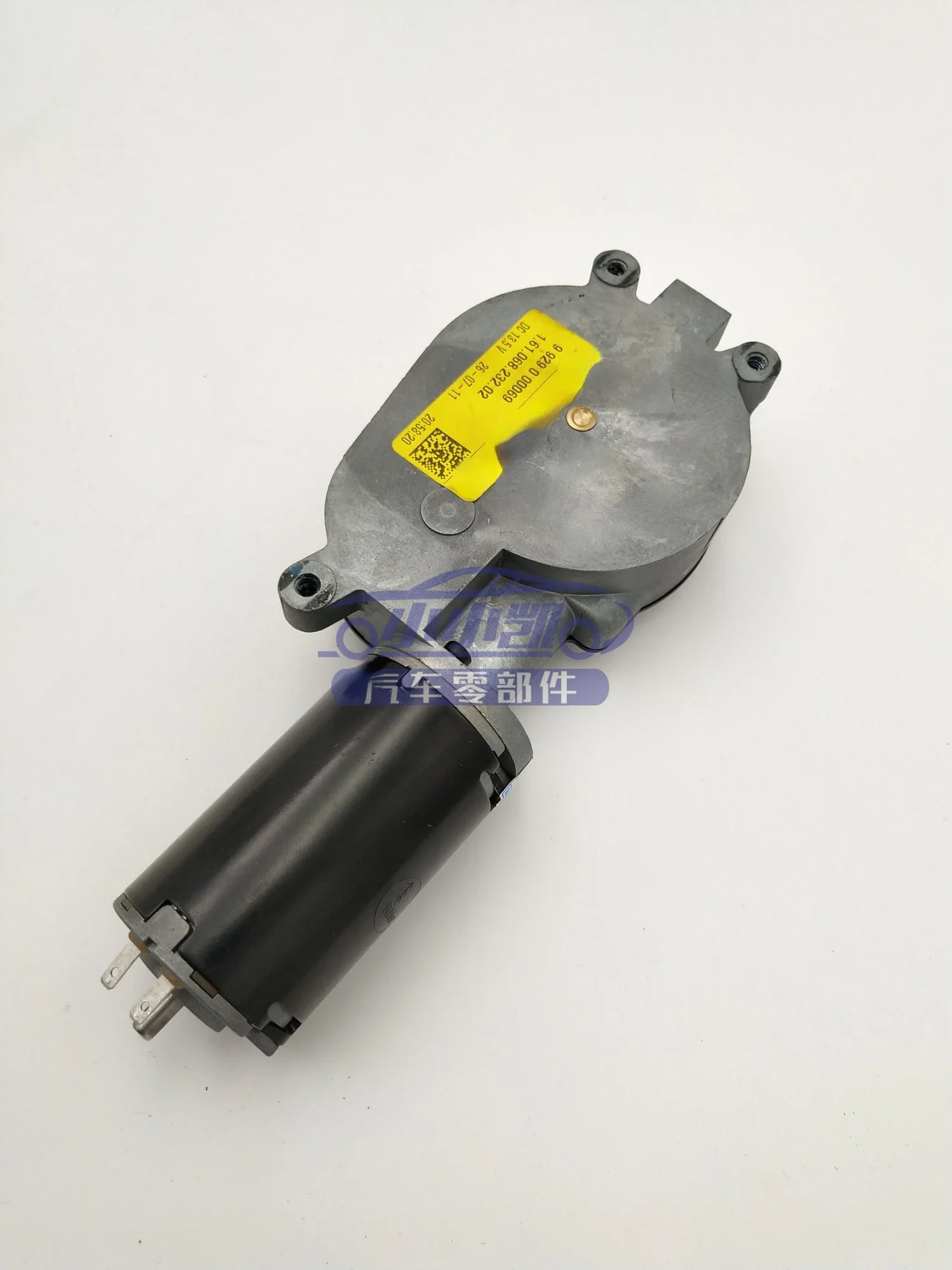 1Pc for Cadillac SLS Saiwei rear lifting sunshade motor Rear windshield sunshade motor Original