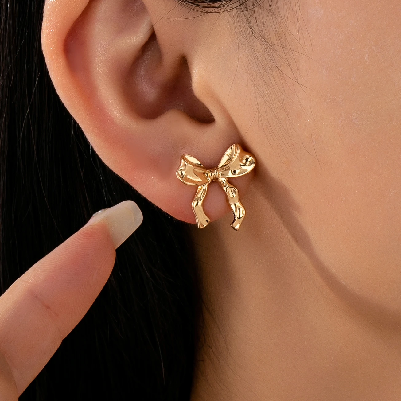 Women's Simple Bowknot Stud Earrings - Angle View 1