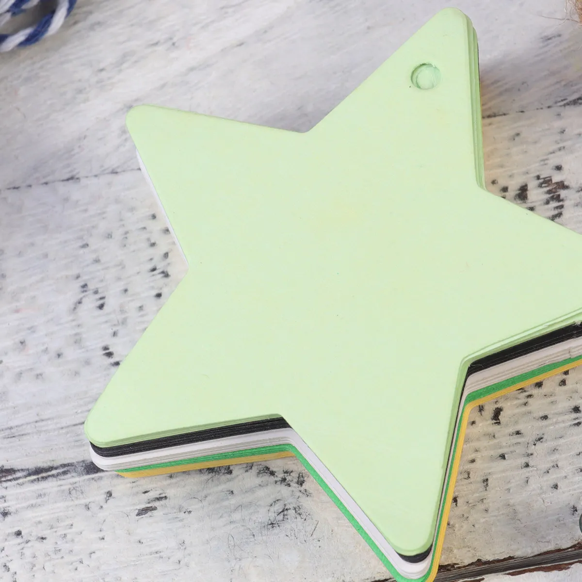 200Pcs 종이 라벨 태그 선물 가방 태그를위한 컬러 별 모양 공예 DIY 휴일 장식 컵케익 토퍼 감사 메모