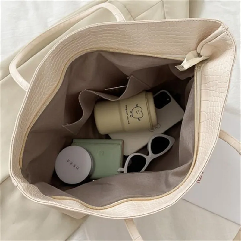 Simple Large Capacity Tote Bag for Women Versatile Handbag Shoulder Bag, Popular Handbags Shopping Bags, Ideal for Daily Use