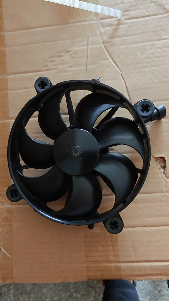 車のラジエーターファン送風機ファンモーター 99162405005 991 624 050