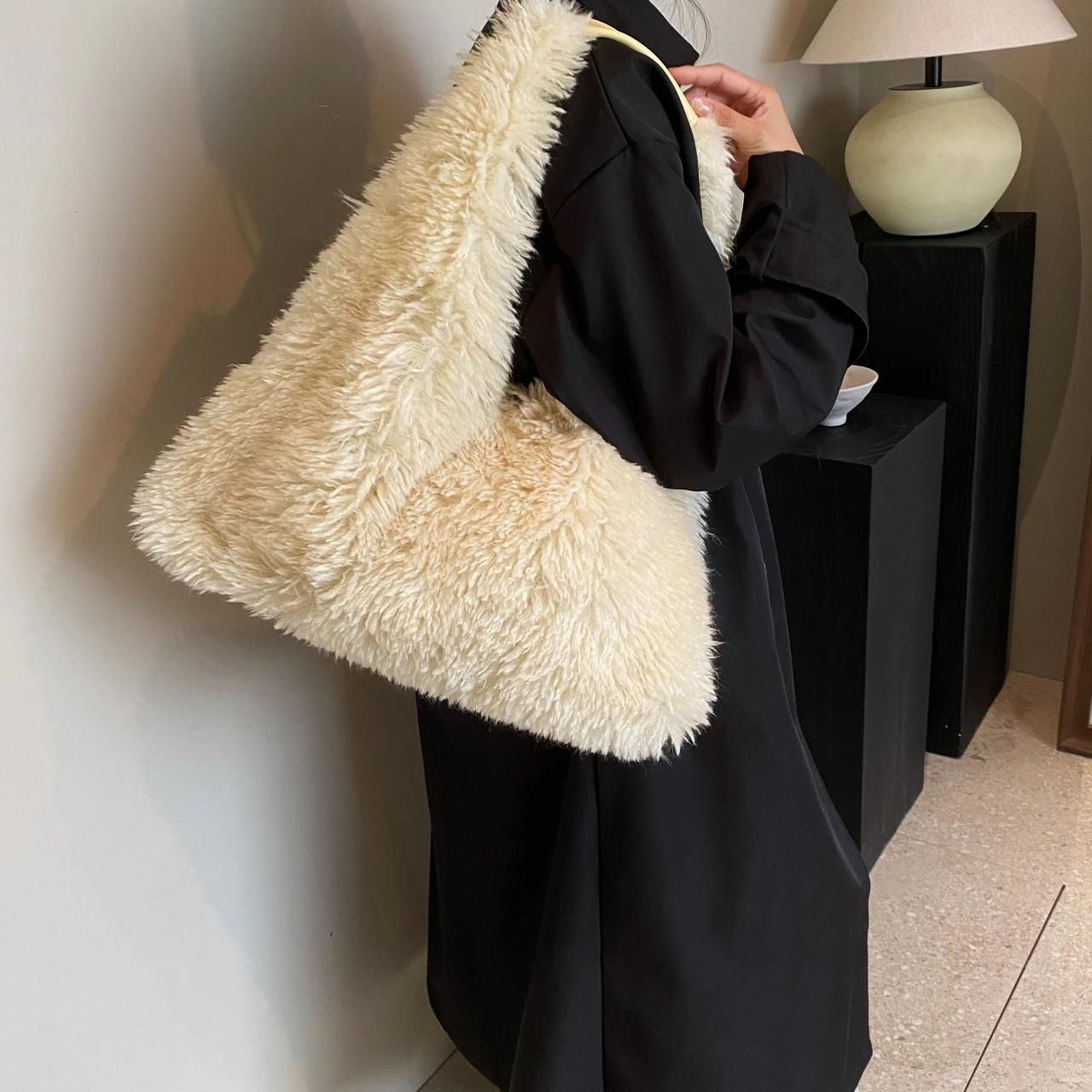 2024 Winter Frauen Tasche Mode Faux Pelz Schulter Tasche Weichen, Flauschigen Plüsch Handtasche Tote Große Kapazität Lamm Wolle Einkaufstasche Dame – Detail 28