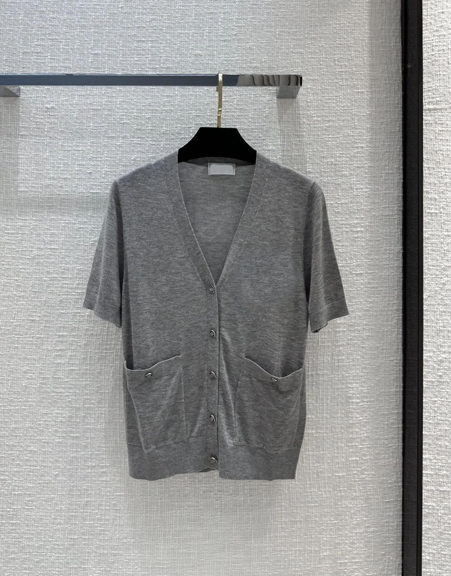 

2023 Gray knitted short - sleeved cardigan, French elegant spring breath assorted single products