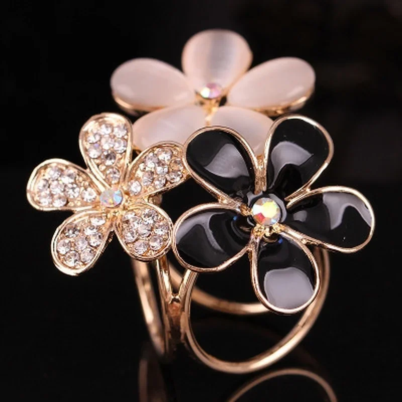 1Pcs Fashion Flowers Brooch Scarf Buckle Bouquet Luxury Crystal Rhinestone Scarf Clips For Women Christmas Xmas Romantic Jewelry
