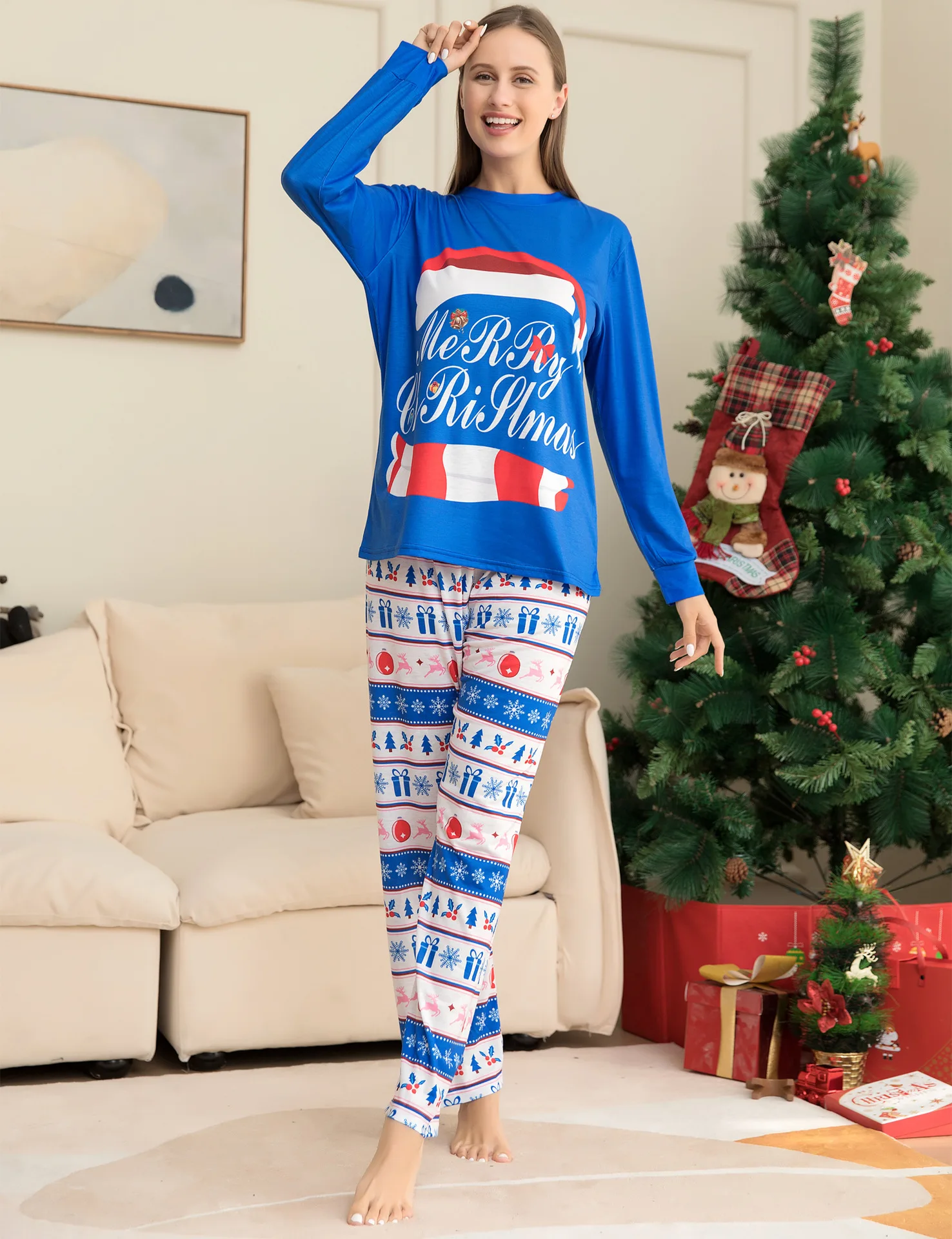 thumbnail image 4 of Conjunto de pijamas a juego para toda la familia, gorro navideño nuevo de 2022, estampado de letras, conjunto para adultos y niños, mono para bebé y ropa para perro para la familia, 4 of 5