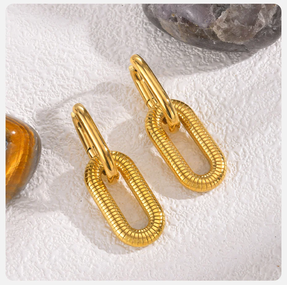 Vnox Ovale Creolen für Frauen und Mädchen, 2 Creolen, goldfarbene Atmosphäre, modische Ohrringe, Edelstahl-Schmuck, weibliches Geschenk – Detail 6