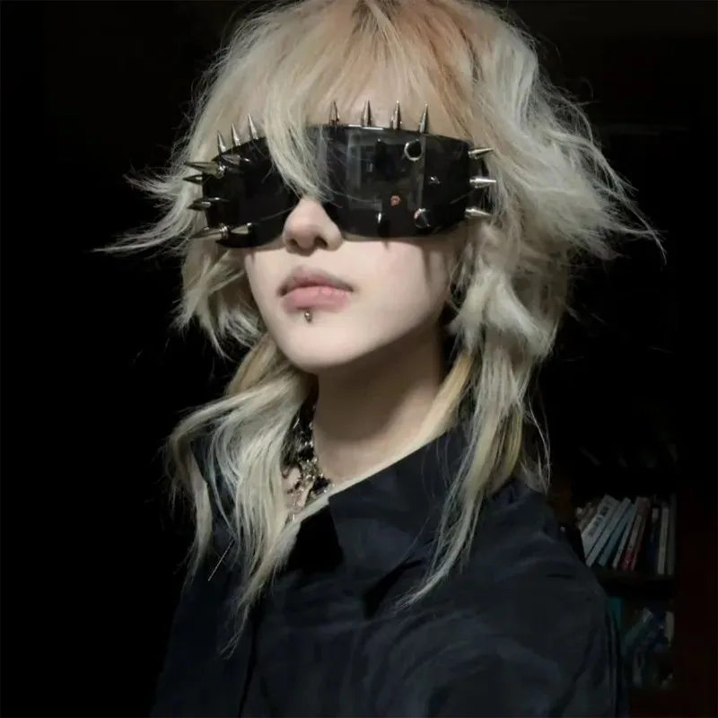Cyberpunk Demon Rivet Spike Decor Goggles Wild Rock Sun Glasses Women Men Punk Cool Eyeglasses Fashion Sunglasses Shade Eyewear