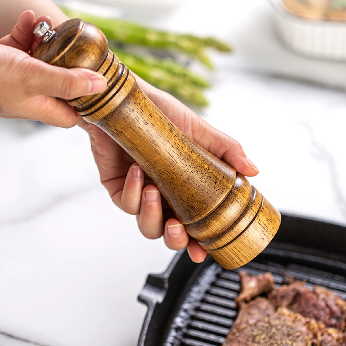 Manual Oak Pepper Grinder 2