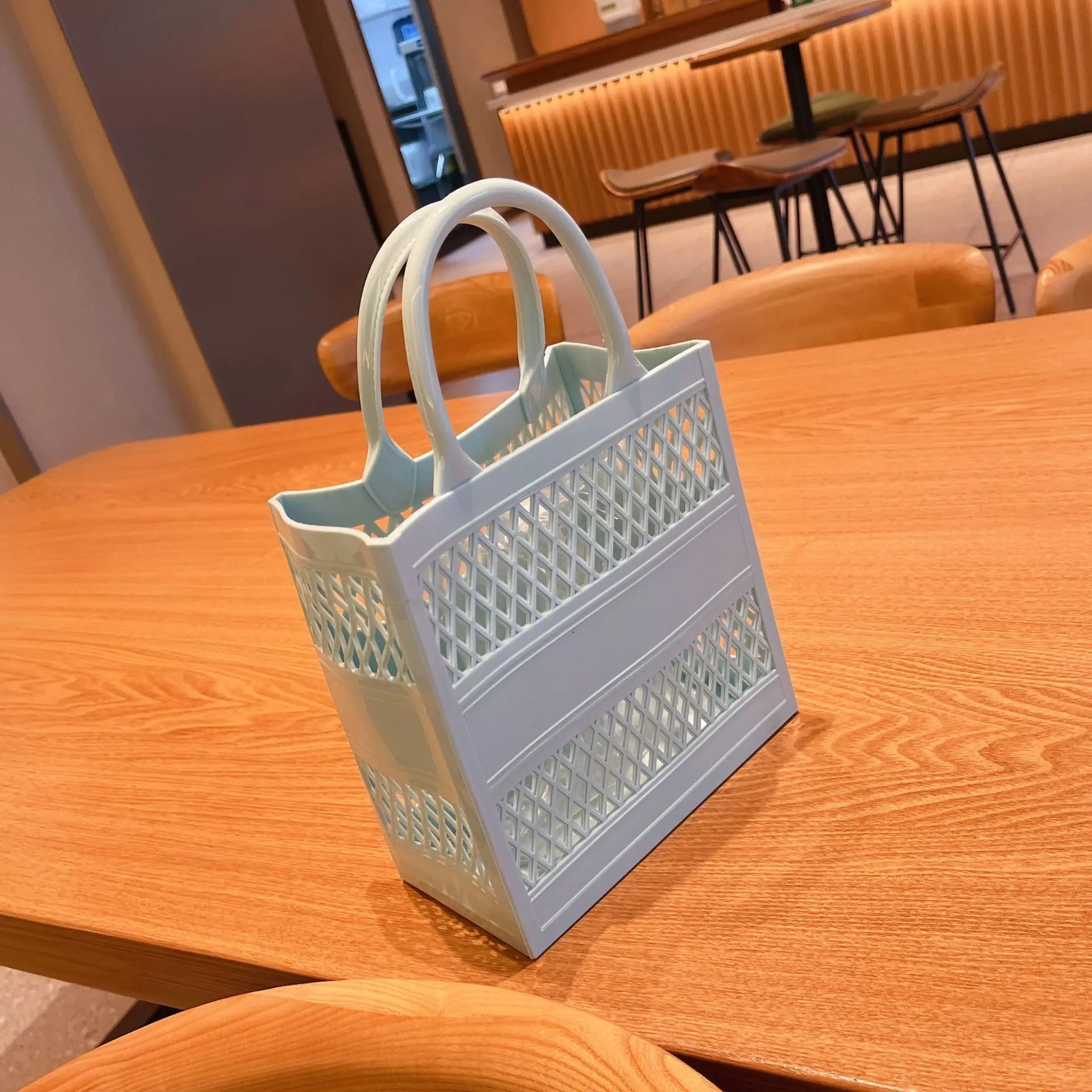 Chic Mesh Beach Tote - Stylish Clear Handbag and Travel Accessory