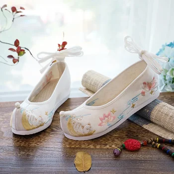 Chasing Moon Hot Sale Of The Season New Style Ming Dynasty Hanfu Shoes National Style Upturned Head Cotton Shoes Ancient Wedding 1