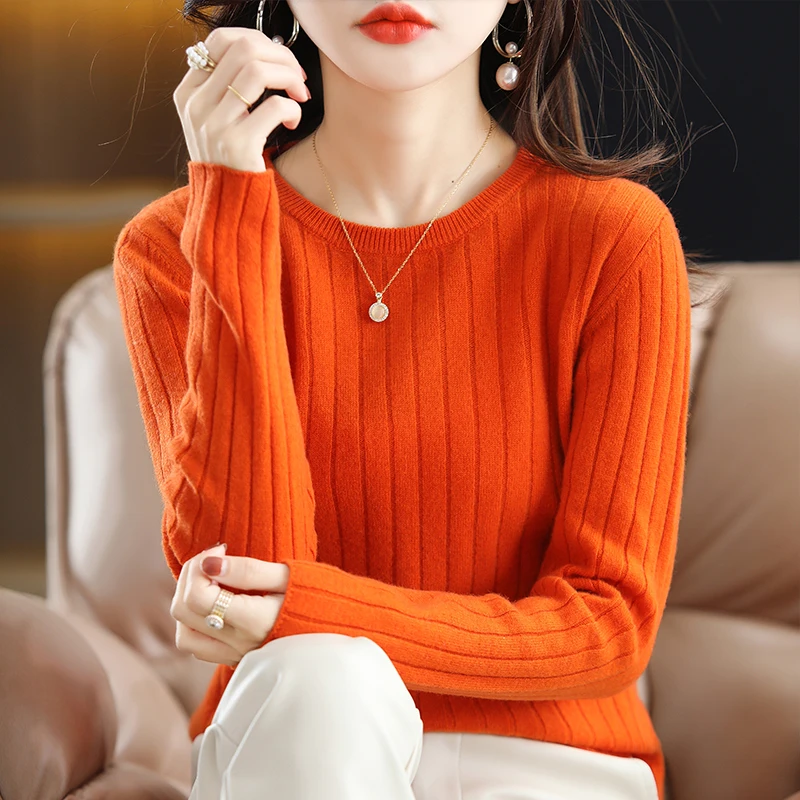

Round neck cashmere sweater for women with slim fit and versatile cashmere underlay