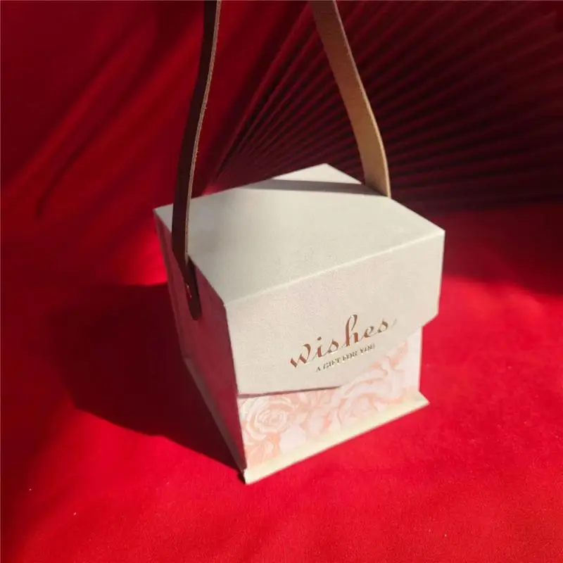 Caja de regalo de mano Complicada Fácil de plegar Diseño único No se cae fácilmente Colores brillantes Embalaje de regalo Caja de dulces Hermosamente