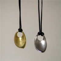 Collier ajustable en cuir PU avec pendentif métallique irrégulier, chaîne de clavicule, breloque géométrique, accessoire unisexe, vente en gros 2