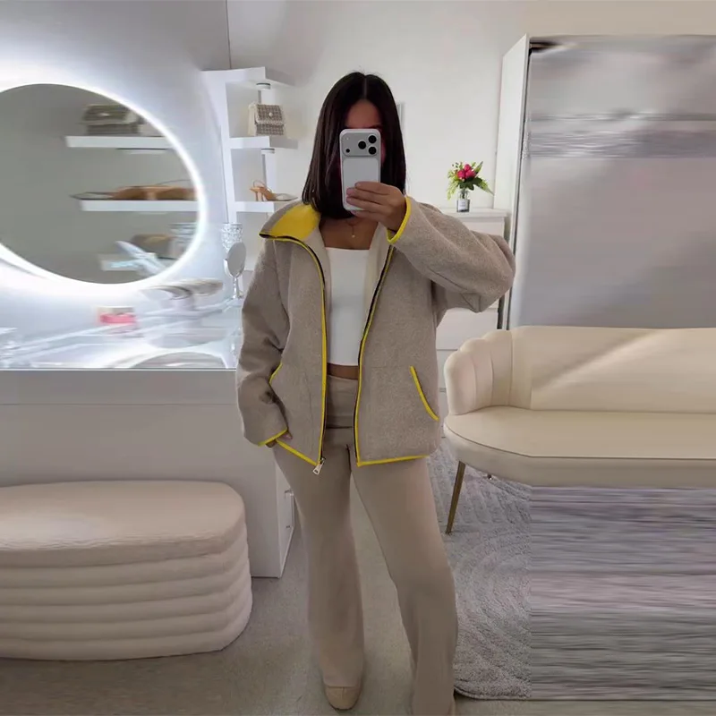 سترة صوفية متباينة غير رسمية للنساء بياقة واقفة وجيوب وسحاب وأكمام طويلة معطف نسائي لخريف وشتاء 2025 جديد للسيدات في ملابس خارجية