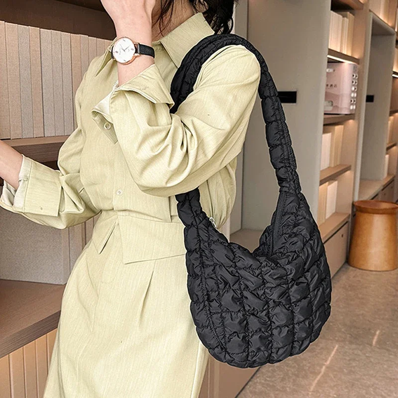 Folded Cloud Women's Bag Large Capacity One Shoulder Handheld Dumpling Bag Large Capacity Crossbody Bag Underarm Commuting