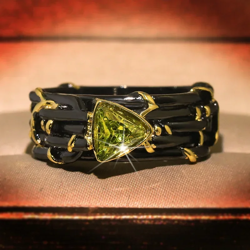 Women's Unique Design Exaggerated Personality Ring Black Gold Tungsten Triangle Green Zircon Crystal Wedding Ring Ladies