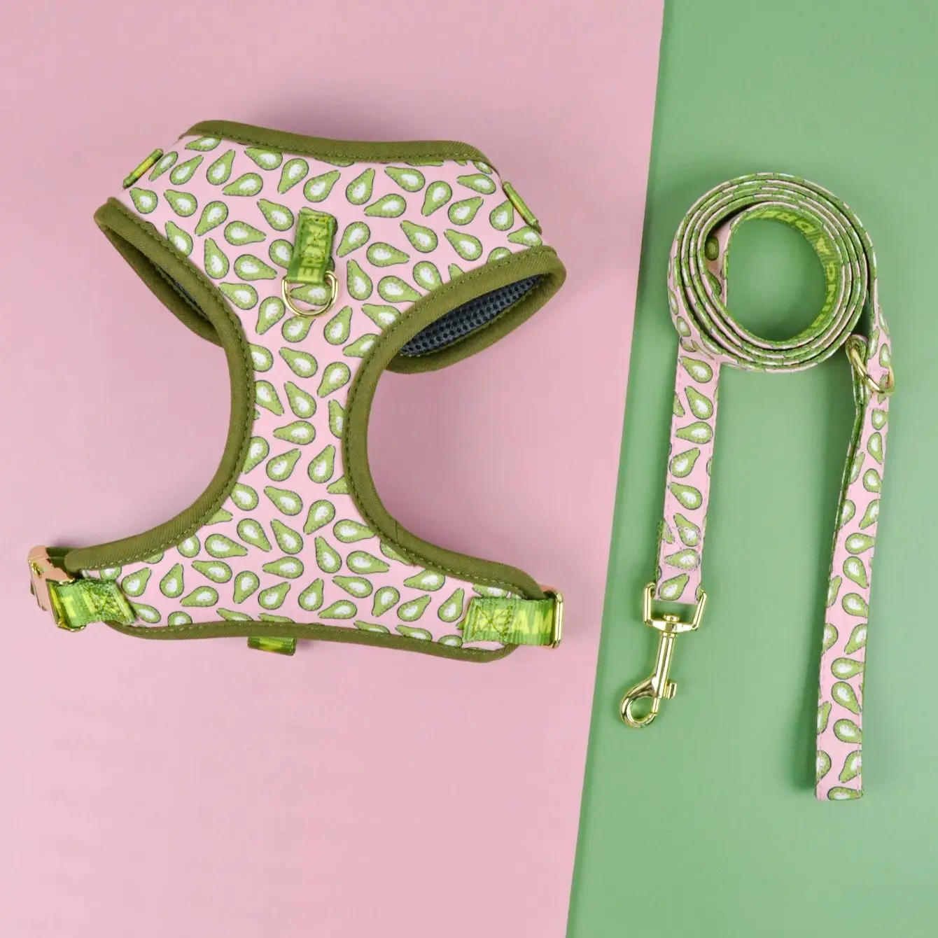 Valentine's Day and New Year's gift Cute Design Adjutable Luxury Designer Pet Harness &1 Pcs Color Matching Pet Dog Leashes Valentine's Day and New Year's gift Cute Design Adjutable Luxury Designer Pet Harness &1 Pcs Color Matching Pet Dog Leashes