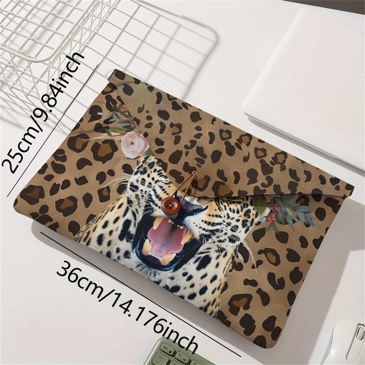 Cheetah print pattern laptop bag with soft laptop fabric cover, suitable for laptop soft cover storage and tablet storage bag