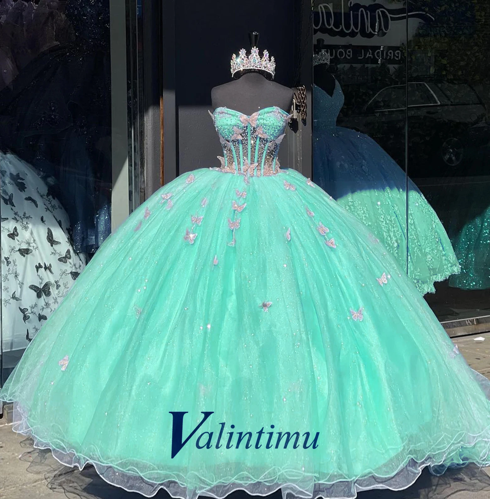 Valintimu Stylish Strapless Quinceanera Dress Lace Appliques Beads Sleeveless Lacing up Ball Gown Birthday Party Customized party dress,quinceanera dresses