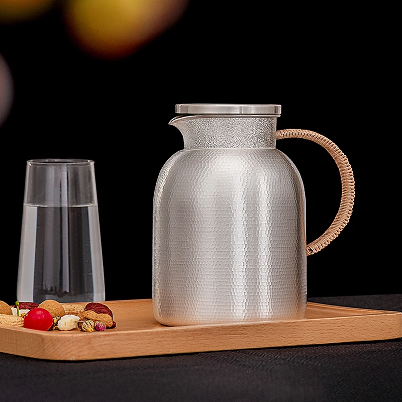 Серебряный чайник с разделением пузырьков