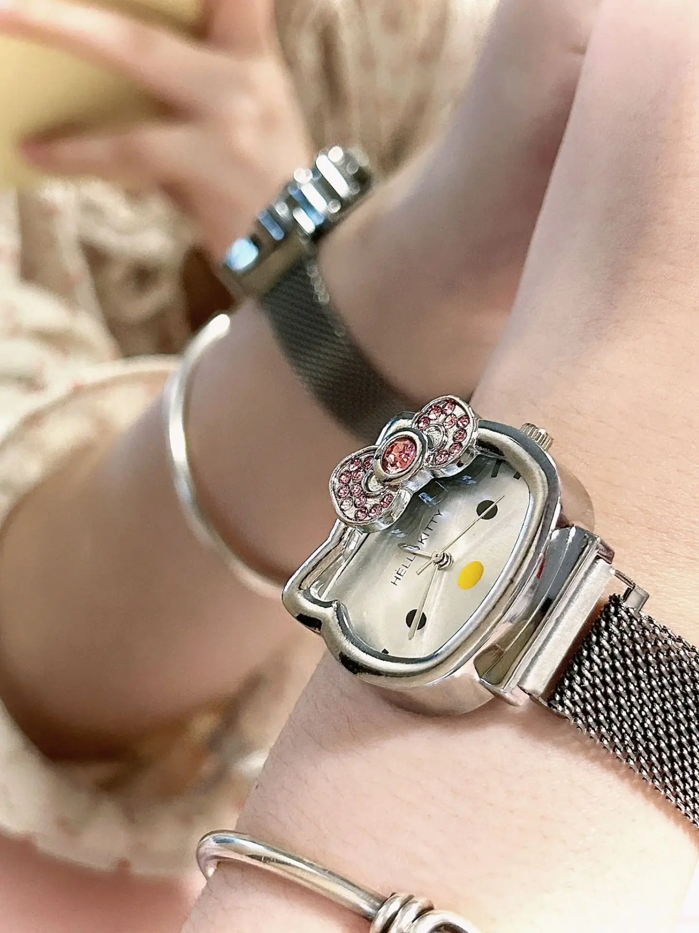 

Часы Kawaii Hello Kitty женские, металлические винтажные, с бриллиантовым бантом, милые, для девочек на день рождения, милые Мультяшные, аниме, для студентов, с магнитным ремешком