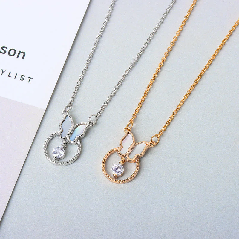 

A S925 sterling silver necklace for women with simple nd luxurious design, feturing butterfly collrbone chin