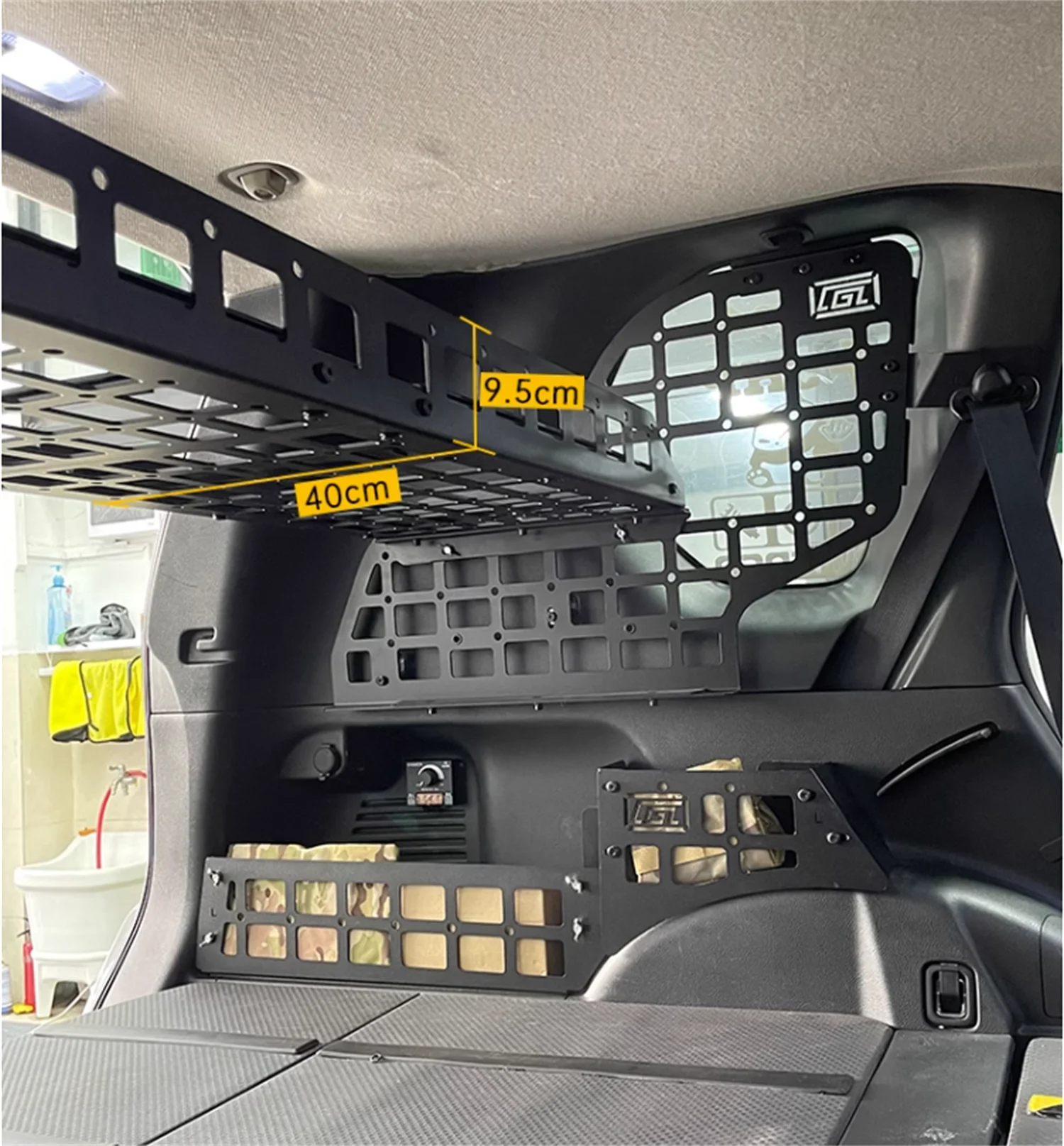 リアトランクのデブリラックと収納ボックスオーガナイザートレイ