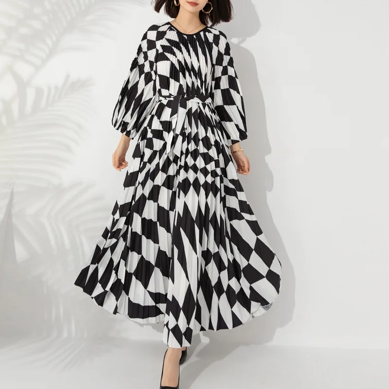 

SuperAen Long Loose Oversize Dress New Printed Long Sleeve Round Neck Pullover Waist Black and White Long Dress