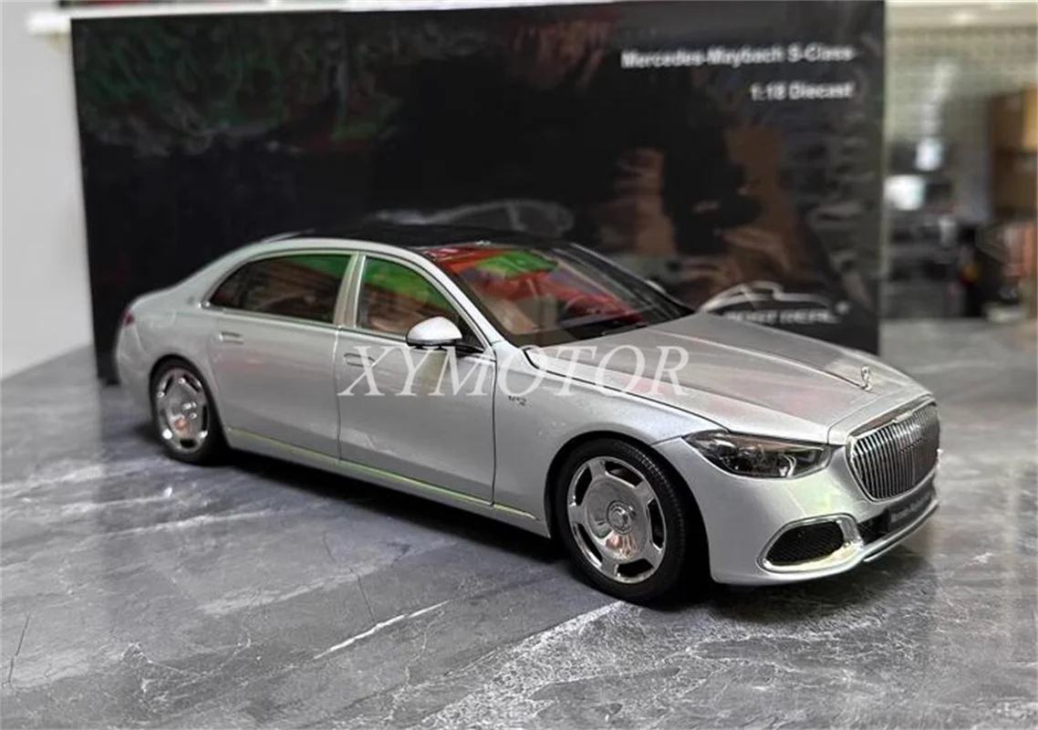 

Almost Real 1/18 For Maybach Benz S-Class S680 2021 Diecast Model Car White/Silver Gifts Hobby Display Collection